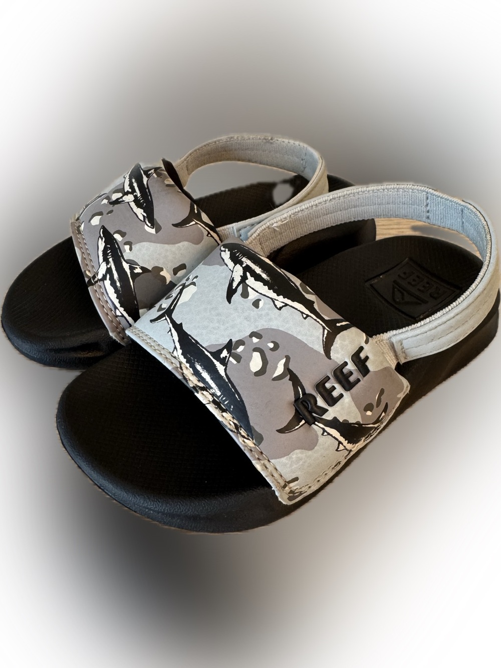 Reef Kids Gray and Black Shark Print Slide Sandals - Kids Size 8